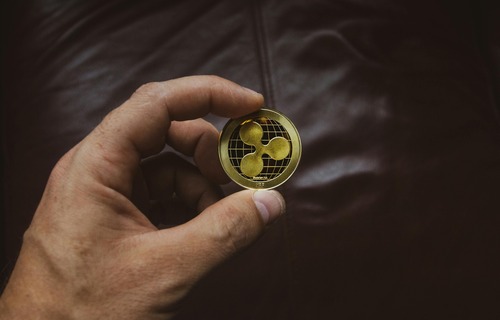 Bitcoin to TRX exchange flow showing deposit and payout assets